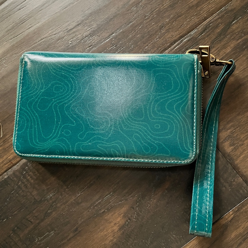 Wander wallet wrist strap blue green color map like pattern